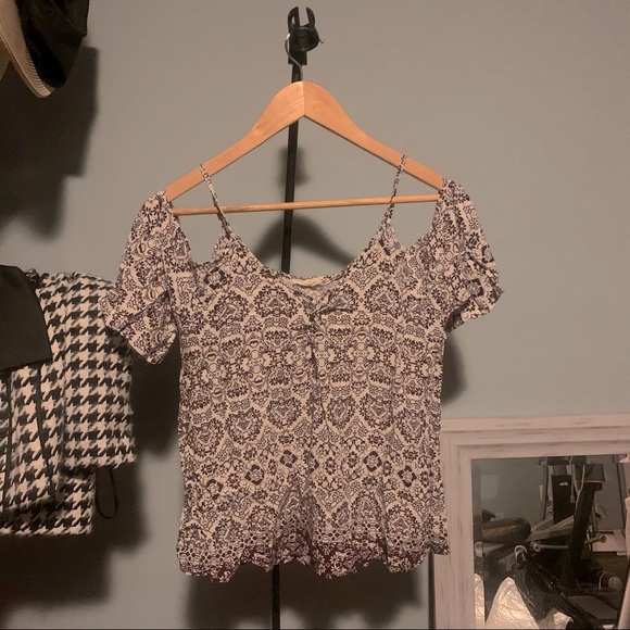 LA Hearts: Cold Shoulder Printed Top - Picture 11 of 13